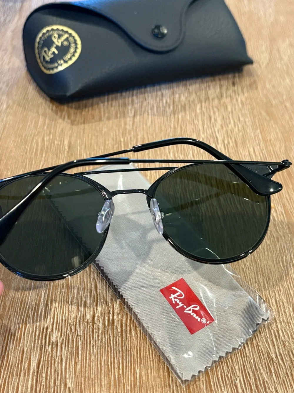 Rayban black round frame